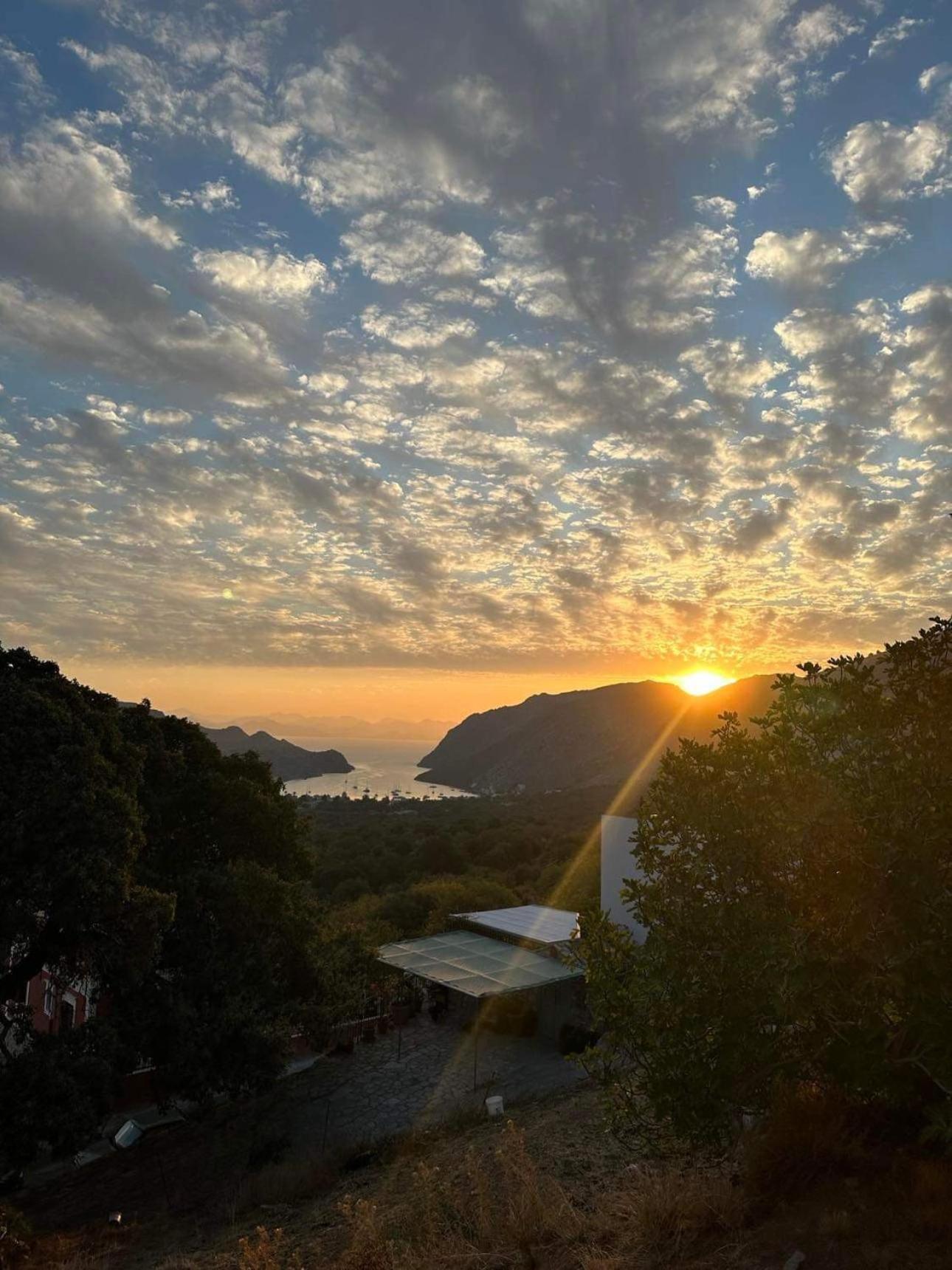 Eirini Apartment Symi Bagian luar foto